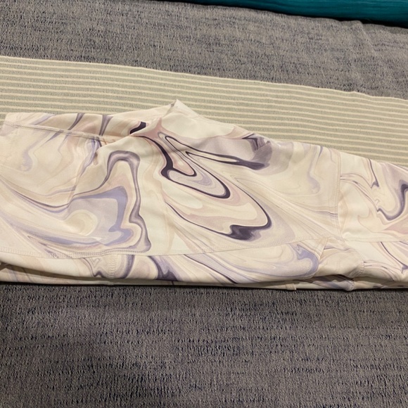 RW&Co Active360 High-Waist Biker Short With Side Pockets - 9" - Picture 2 of 4